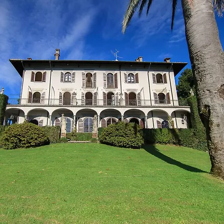 Out Of A Fairy Tale Lakeview With Pool *