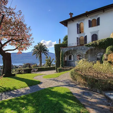 Out Of A Fairy Tale Lakeview With Pool
